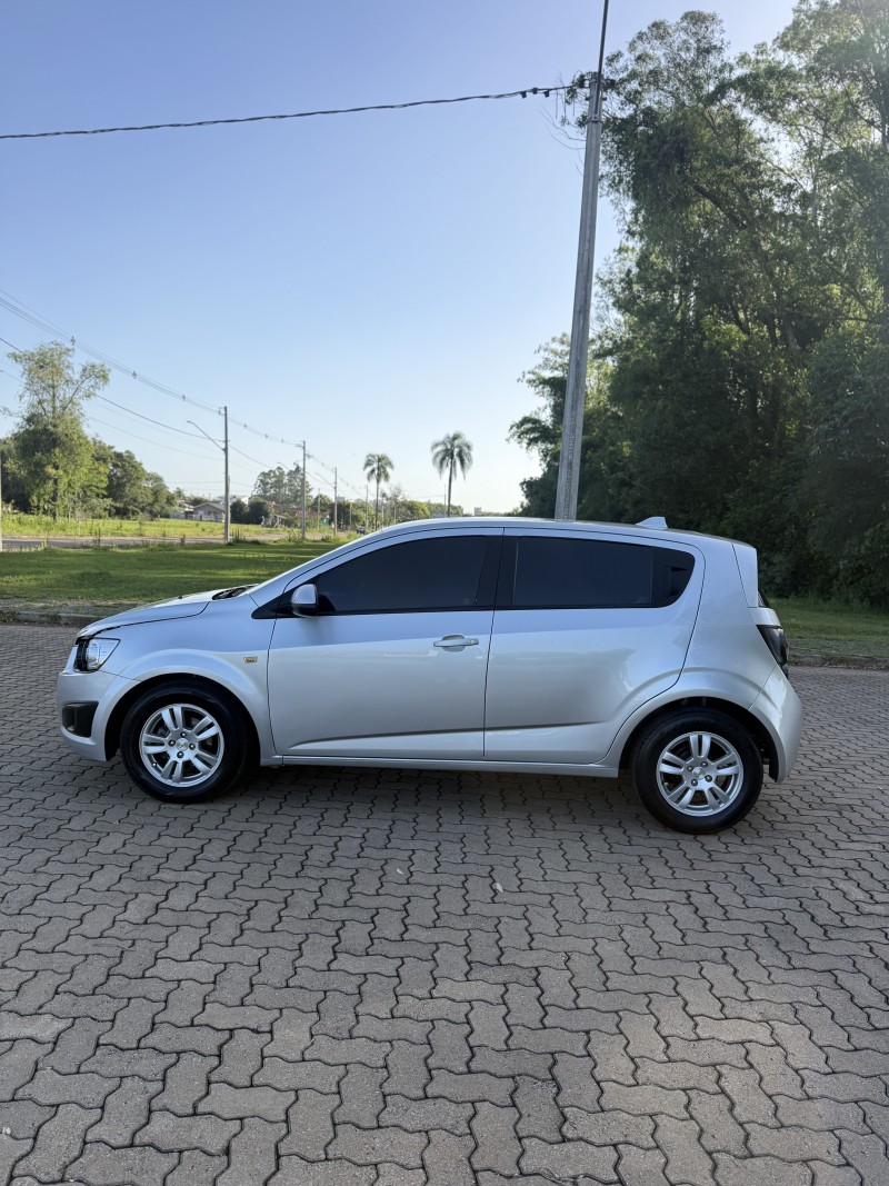 SONIC 1.6 LT 16V FLEX 4P MANUAL - 2014 - ARROIO DO MEIO