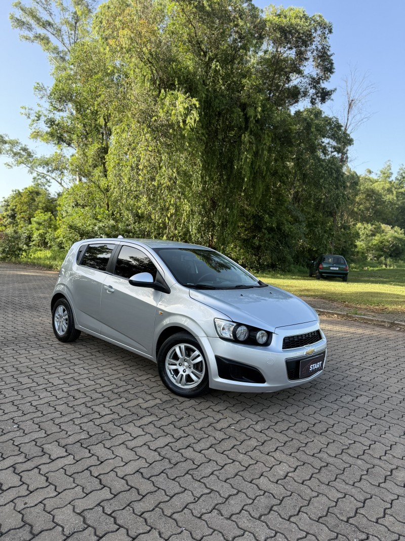 sonic 1.6 lt 16v flex 4p manual 2014 arroio do meio
