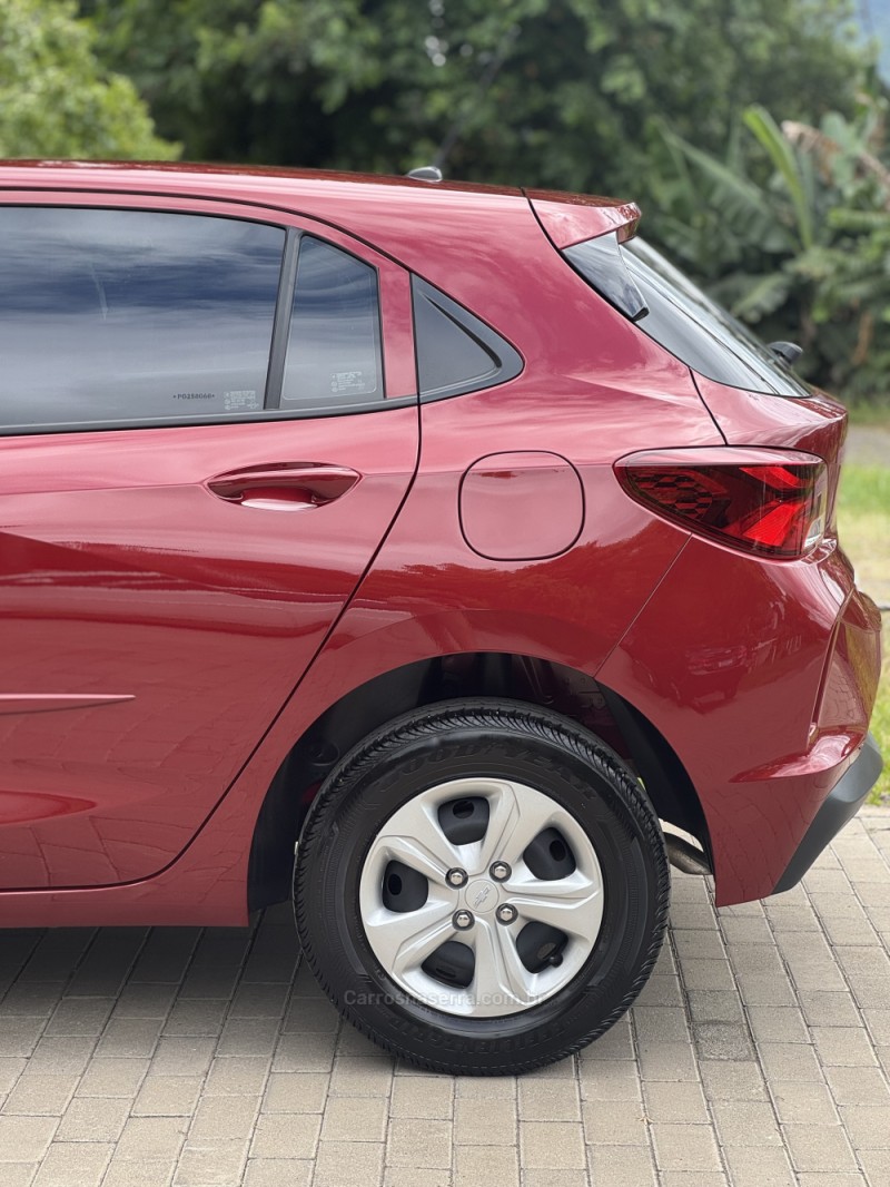 ONIX 1.0 LT 12V FLEX 4P MANUAL - 2023 - ENCANTADO