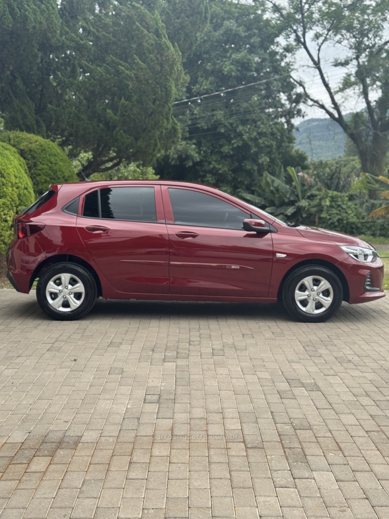 ONIX 1.0 LT 12V FLEX 4P MANUAL - 2023 - ENCANTADO