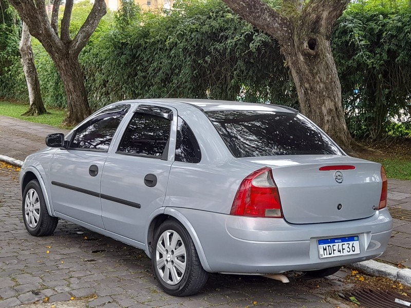 CORSA 1.8 MPFI MAXX SEDAN 8V GASOLINA 4P MANUAL - 2005 - FARROUPILHA