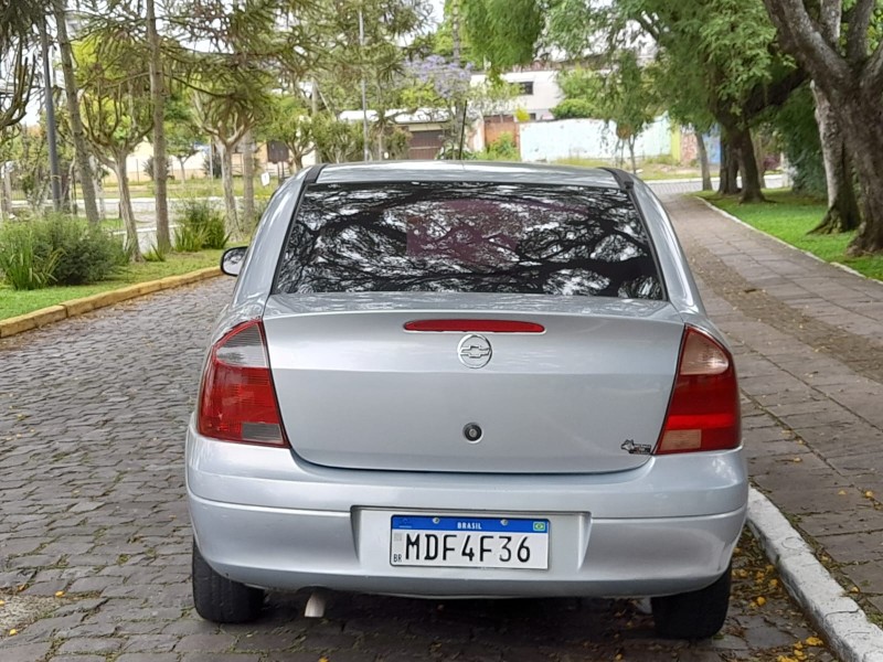 CORSA 1.8 MPFI MAXX SEDAN 8V GASOLINA 4P MANUAL - 2005 - FARROUPILHA
