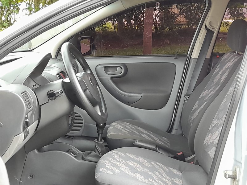 CORSA 1.8 MPFI MAXX SEDAN 8V GASOLINA 4P MANUAL - 2005 - FARROUPILHA