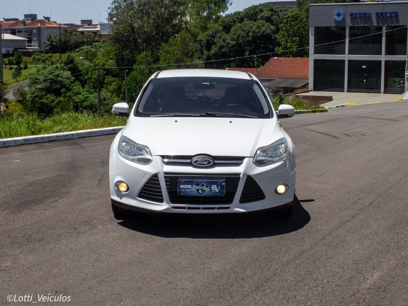 FOCUS 1.6 SE 8V FLEX 4P MANUAL - 2015 - FARROUPILHA