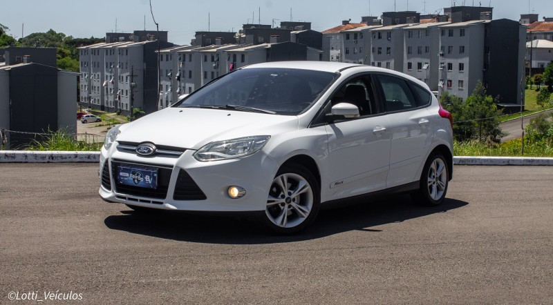 FOCUS 1.6 SE 8V FLEX 4P MANUAL - 2015 - FARROUPILHA