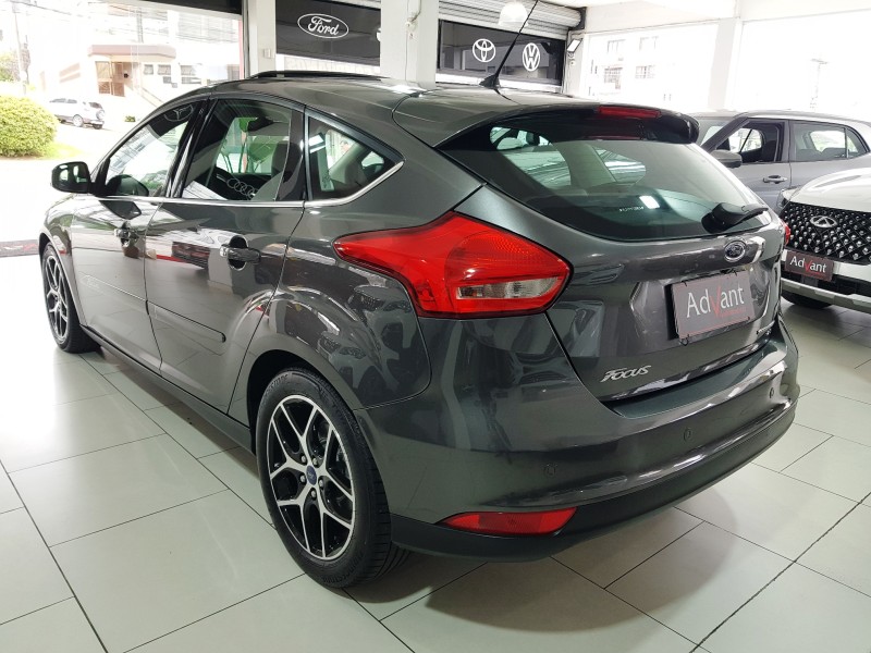 FOCUS 2.0 TITANIUM PLUS 16V FLEX 4P AUTOMÁTICO - 2017 - CAXIAS DO SUL