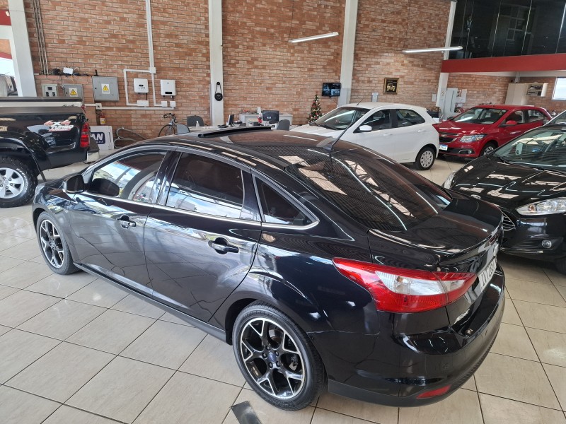 FOCUS 2.0 TITANIUM PLUS 16V FLEX 4P AUTOMÁTICO - 2015 - FARROUPILHA