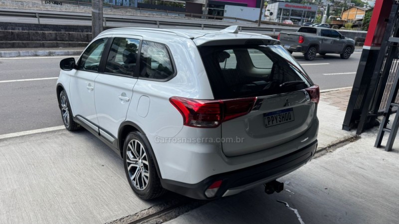 OUTLANDER 2.0 COMFORT 16V GASOLINA 4P AUTOMÁTICO - 2018 - CAXIAS DO SUL