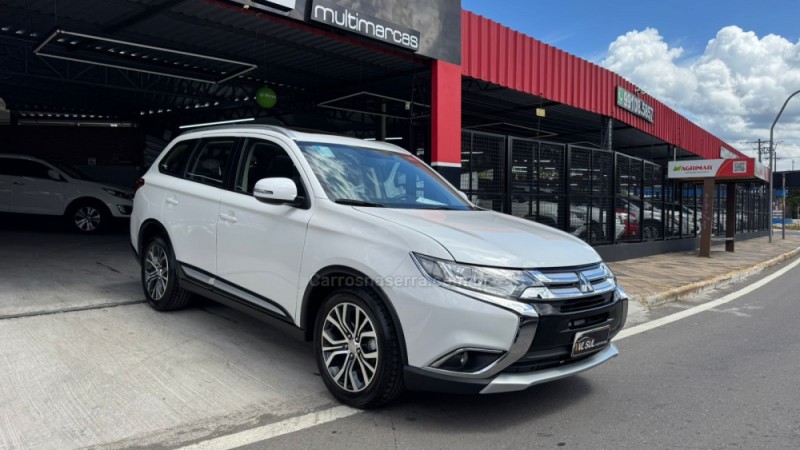 OUTLANDER 2.0 COMFORT 16V GASOLINA 4P AUTOMÁTICO - 2018 - CAXIAS DO SUL