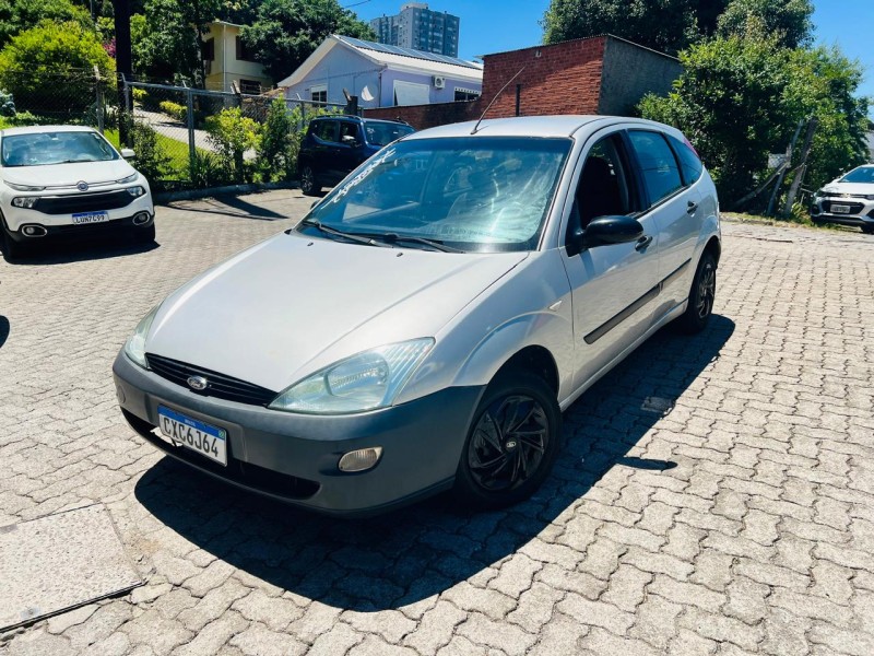 FOCUS 2.0 GHIA 16V GASOLINA 4P MANUAL - 2003 - BENTO GONçALVES