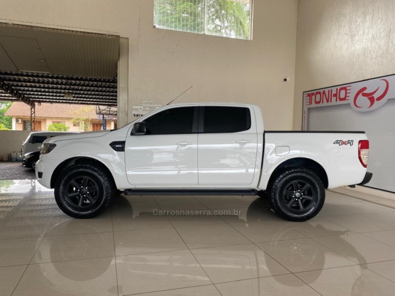 RANGER 2.2 XLS 4X4 CD 16V DIESEL 4P MANUAL - 2017 - LAJEADO