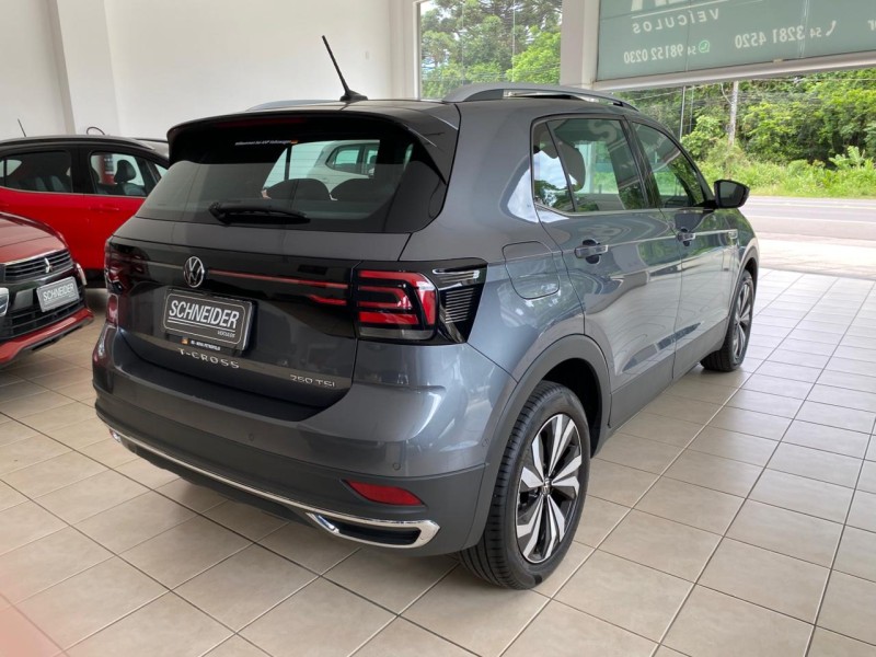 T-CROSS 1.4 HIGHLINE TSI 16V FLEX 4P AUTOMÁTICO - 2024 - NOVA PETRóPOLIS