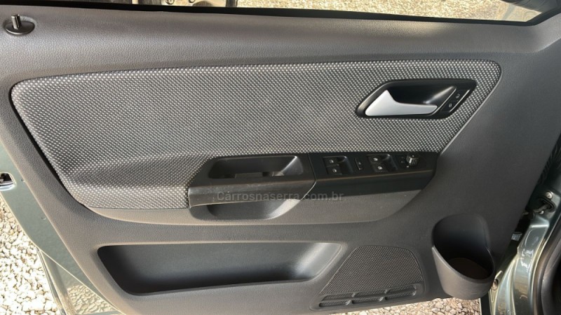 FOX 1.6 MI 8V FLEX 4P MANUAL - 2012 - VERANóPOLIS