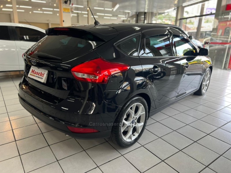 FOCUS 1.6 SE PLUS 16V FLEX 4P MANUAL - 2018 - CAXIAS DO SUL