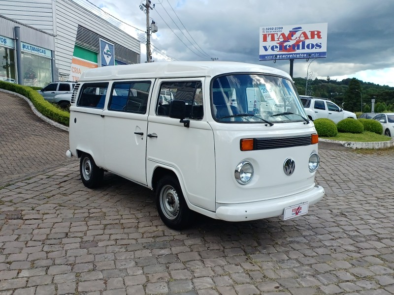 KOMBI 1.6 MI STD LOTAÇÃO 8V GASOLINA 3P MANUAL