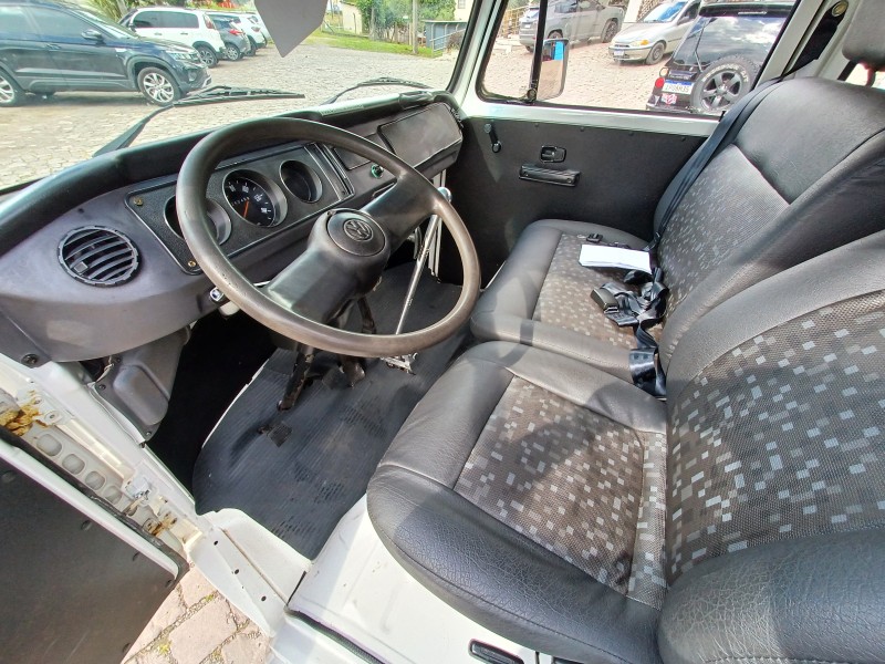 KOMBI 1.6 MI STD LOTAÇÃO 8V GASOLINA 3P MANUAL - 2005 - FLORES DA CUNHA