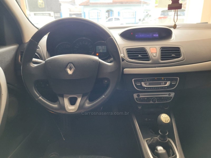 MÉGANE 2.0 DYNAMIQUE SEDAN 16V GASOLINA 4P MANUAL - 2011 - CANELA