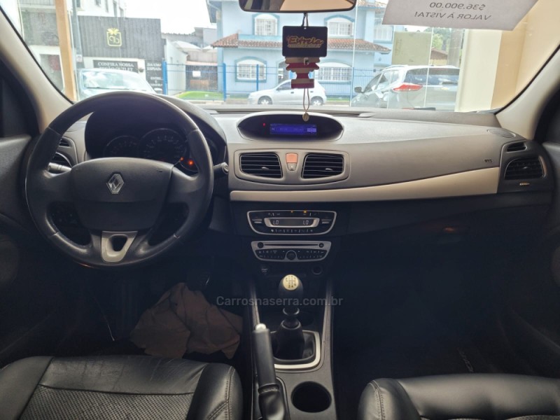 MÉGANE 2.0 DYNAMIQUE SEDAN 16V GASOLINA 4P MANUAL - 2011 - CANELA