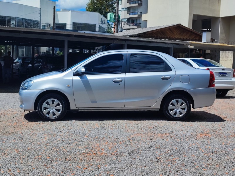 ETIOS 1.5 XS SEDAN 16V FLEX 4P MANUAL - 2016 - FARROUPILHA