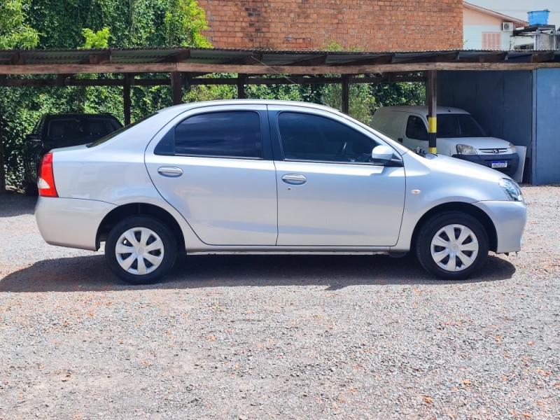 ETIOS 1.5 XS SEDAN 16V FLEX 4P MANUAL - 2016 - FARROUPILHA