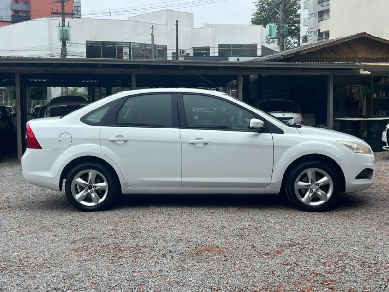 FOCUS 2.0 GLX SEDAN 16V GASOLINA 4P MANUAL - 2012 - FARROUPILHA