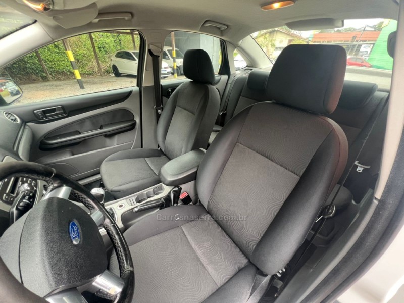 FOCUS 2.0 GLX SEDAN 16V GASOLINA 4P MANUAL - 2012 - FARROUPILHA