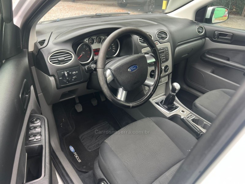 FOCUS 2.0 GLX SEDAN 16V GASOLINA 4P MANUAL - 2012 - FARROUPILHA