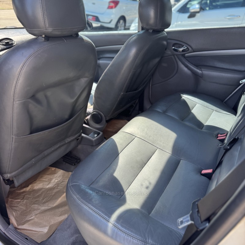 FOCUS 2.0 HC 16V FLEX 4P MANUAL - 2002 - NOVO HAMBURGO