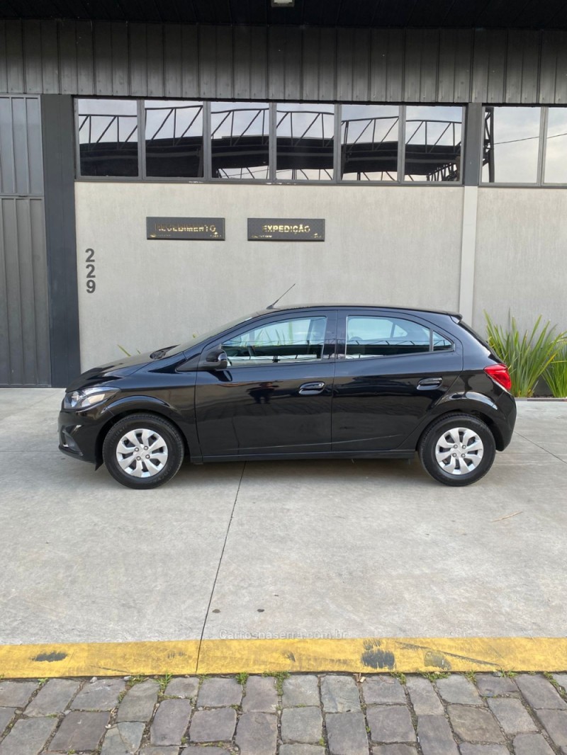 ONIX 1.0 LT PLUS 8V FLEX 4P MANUAL - 2018 - CAXIAS DO SUL