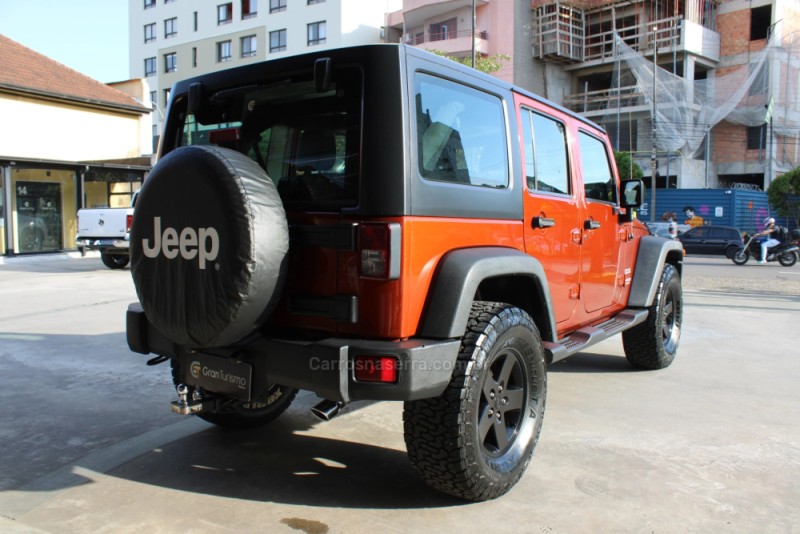 WRANGLER 3.6 UNLIMITED SPORT 4X4 V6 GASOLINA 4P AUTOMÁTICO - 2014 - CAXIAS DO SUL
