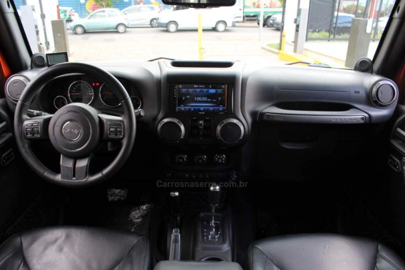 WRANGLER 3.6 UNLIMITED SPORT 4X4 V6 GASOLINA 4P AUTOMÁTICO - 2014 - CAXIAS DO SUL