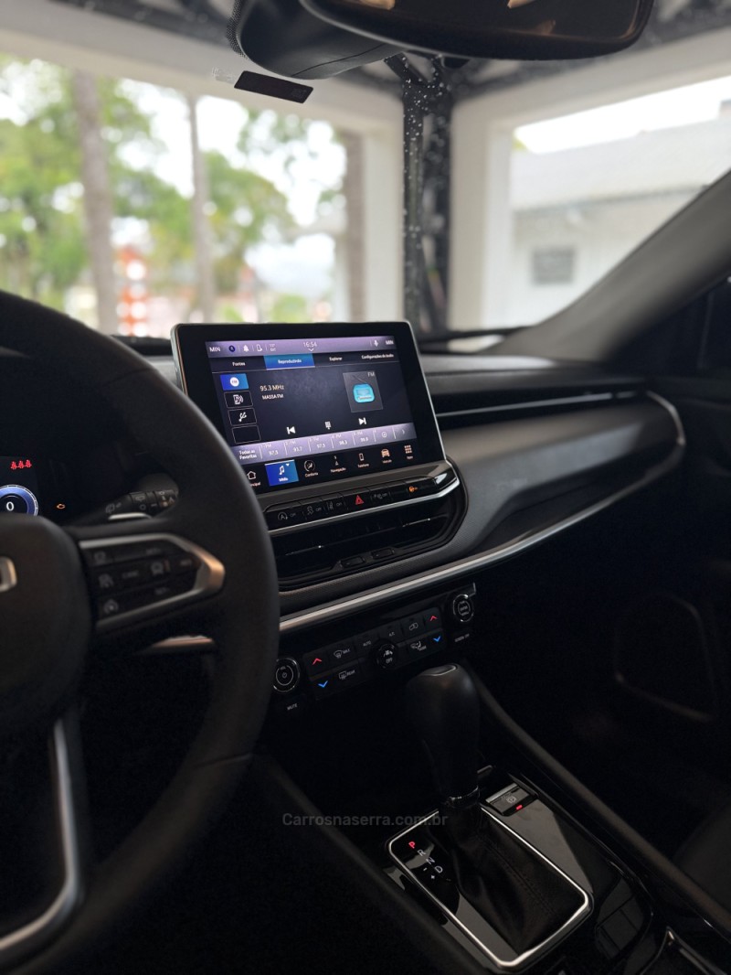 COMPASS 1.3 LONGITUDE DARK T270 16V TURBO 4X2 FLEX 4P AUTOMÁTICO - 2025 - CANELA