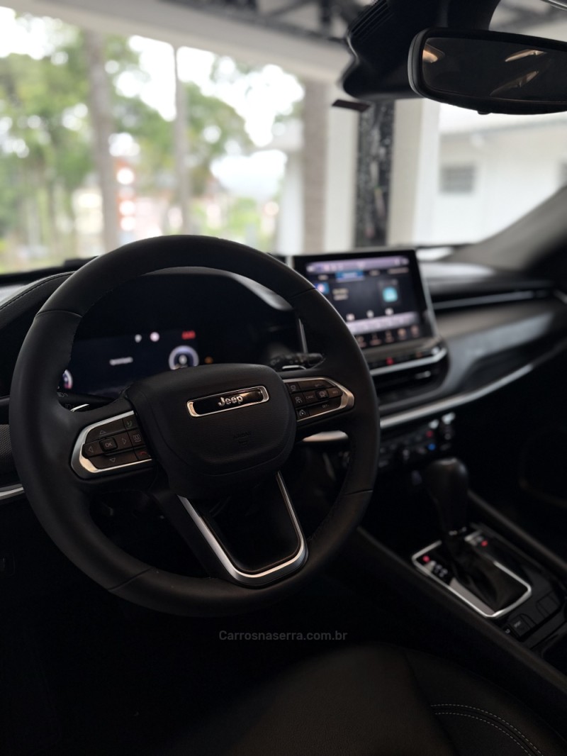 COMPASS 1.3 LONGITUDE DARK T270 16V TURBO 4X2 FLEX 4P AUTOMÁTICO - 2025 - CANELA