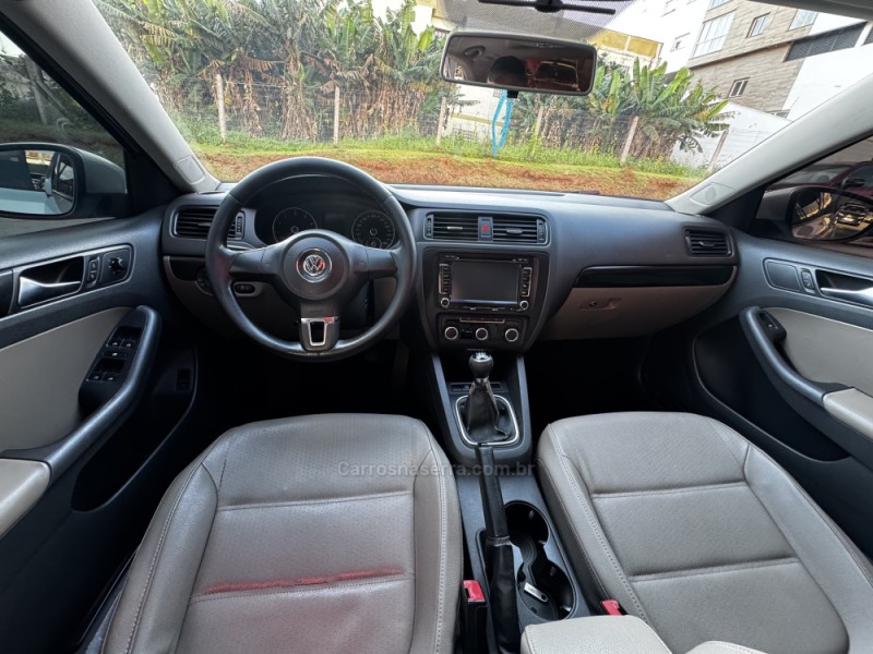 JETTA 2.0 COMFORTLINE FLEX 4P MANUAL - 2012 - FELIZ