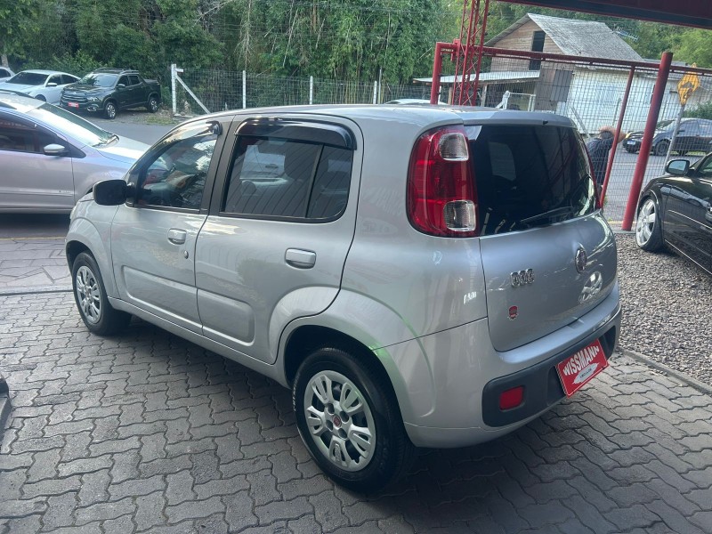UNO 1.0 EVO VIVACE 8V FLEX 4P MANUAL - 2014 - TRêS COROAS