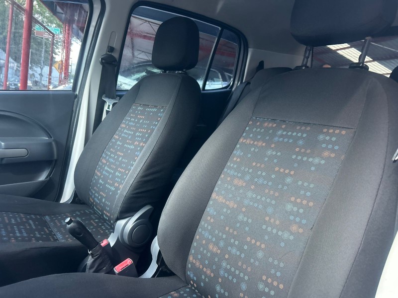 UNO 1.0 EVO VIVACE 8V FLEX 4P MANUAL - 2014 - TRêS COROAS