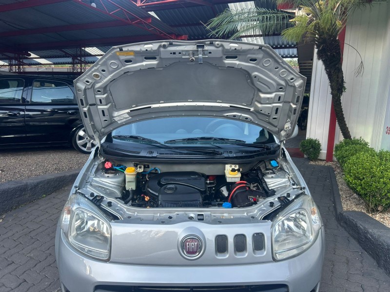 UNO 1.0 EVO VIVACE 8V FLEX 4P MANUAL - 2014 - TRêS COROAS