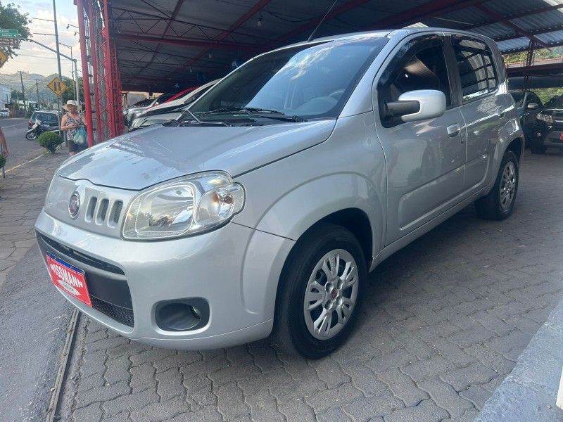UNO 1.0 EVO VIVACE 8V FLEX 4P MANUAL - 2014 - TRêS COROAS