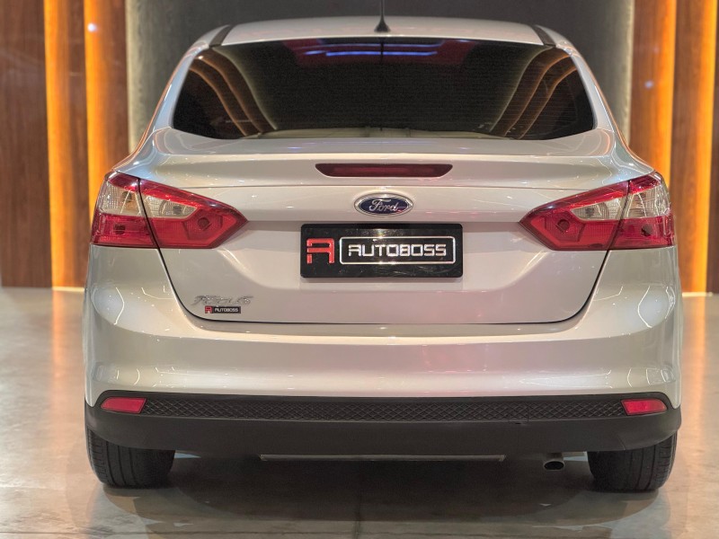FOCUS 2.0 SE SEDAN 16V FLEX 4P AUTOMÁTICO - 2015 - NOVO HAMBURGO