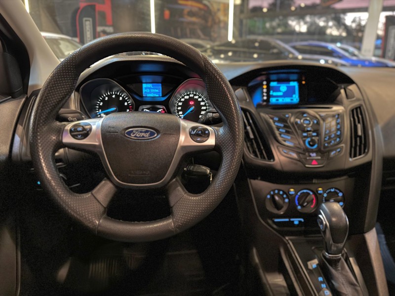 FOCUS 2.0 SE SEDAN 16V FLEX 4P AUTOMÁTICO - 2015 - NOVO HAMBURGO