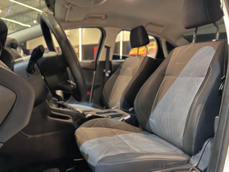 FOCUS 2.0 SE SEDAN 16V FLEX 4P AUTOMÁTICO - 2015 - NOVO HAMBURGO