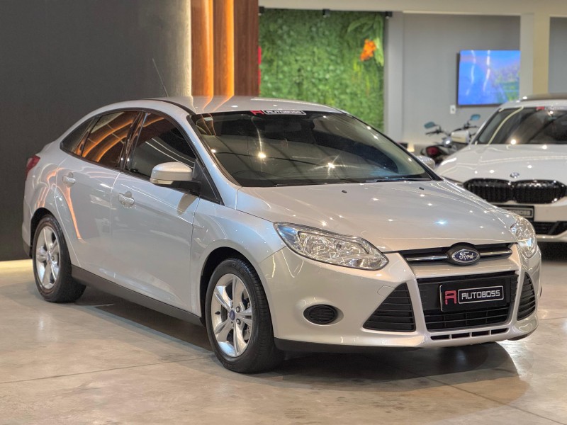 FOCUS 2.0 SE SEDAN 16V FLEX 4P AUTOMÁTICO - 2015 - NOVO HAMBURGO