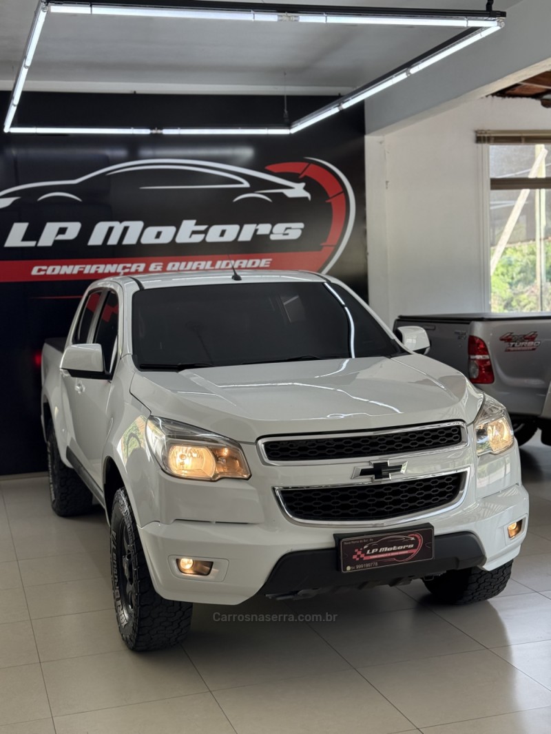 S10 2.4 LT 4X2 CD 8V FLEX 4P MANUAL - 2014 - FARROUPILHA