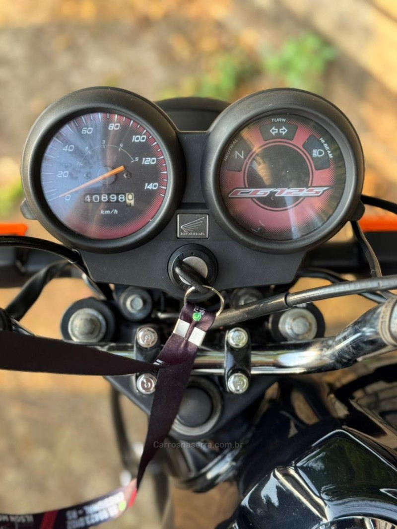 CG 125 FAN ES - 2010 - LAJEADO