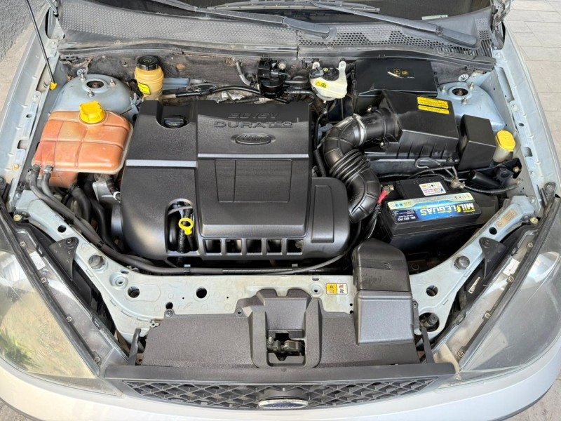 FOCUS 2.0 GLX 16V GASOLINA 4P MANUAL - 2005 - FARROUPILHA