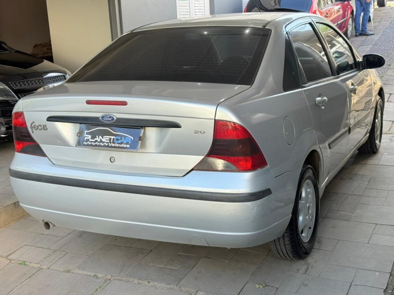 FOCUS 2.0 GLX 16V GASOLINA 4P MANUAL - 2005 - FARROUPILHA