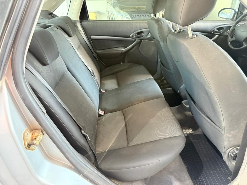 FOCUS 2.0 GLX 16V GASOLINA 4P MANUAL - 2005 - FARROUPILHA