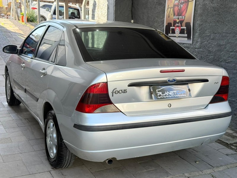 FOCUS 2.0 GLX 16V GASOLINA 4P MANUAL - 2005 - FARROUPILHA