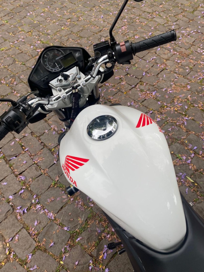 CB 300R  - 2012 - LAJEADO