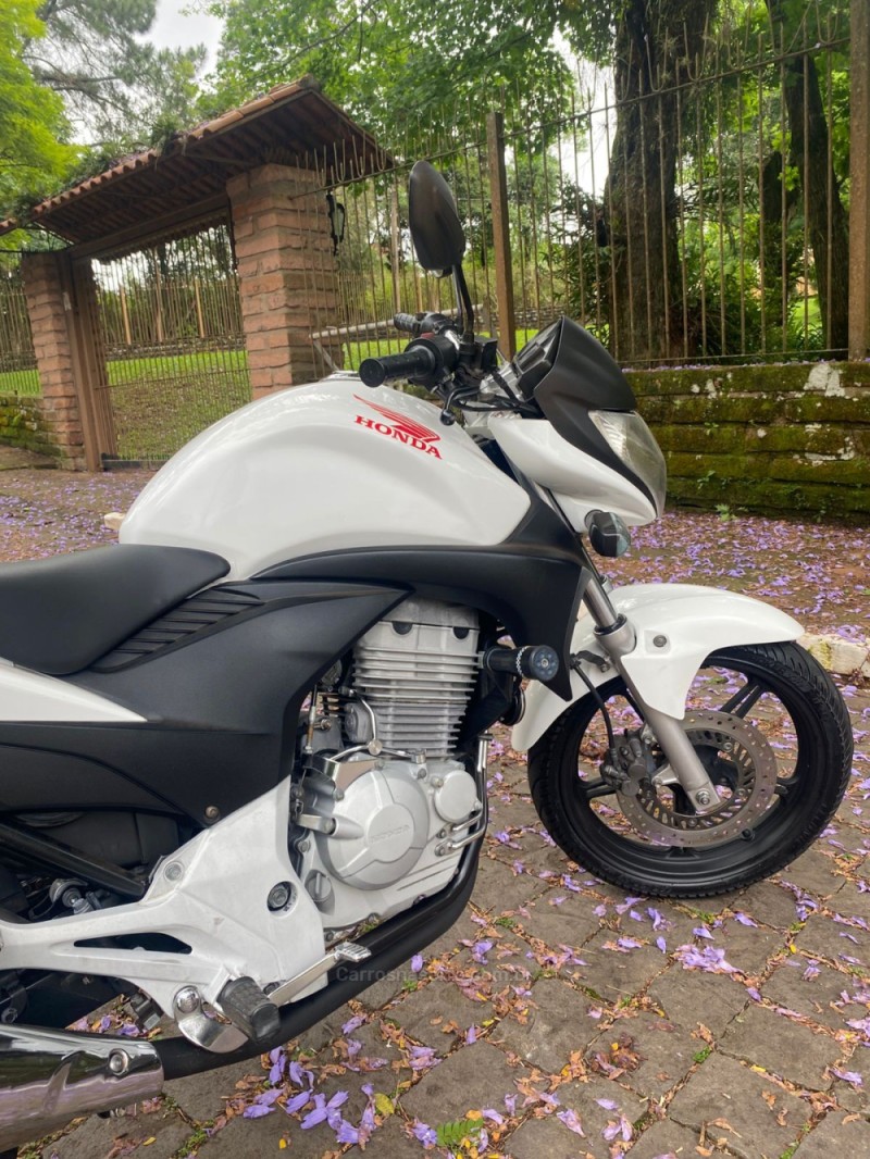 CB 300R  - 2012 - LAJEADO